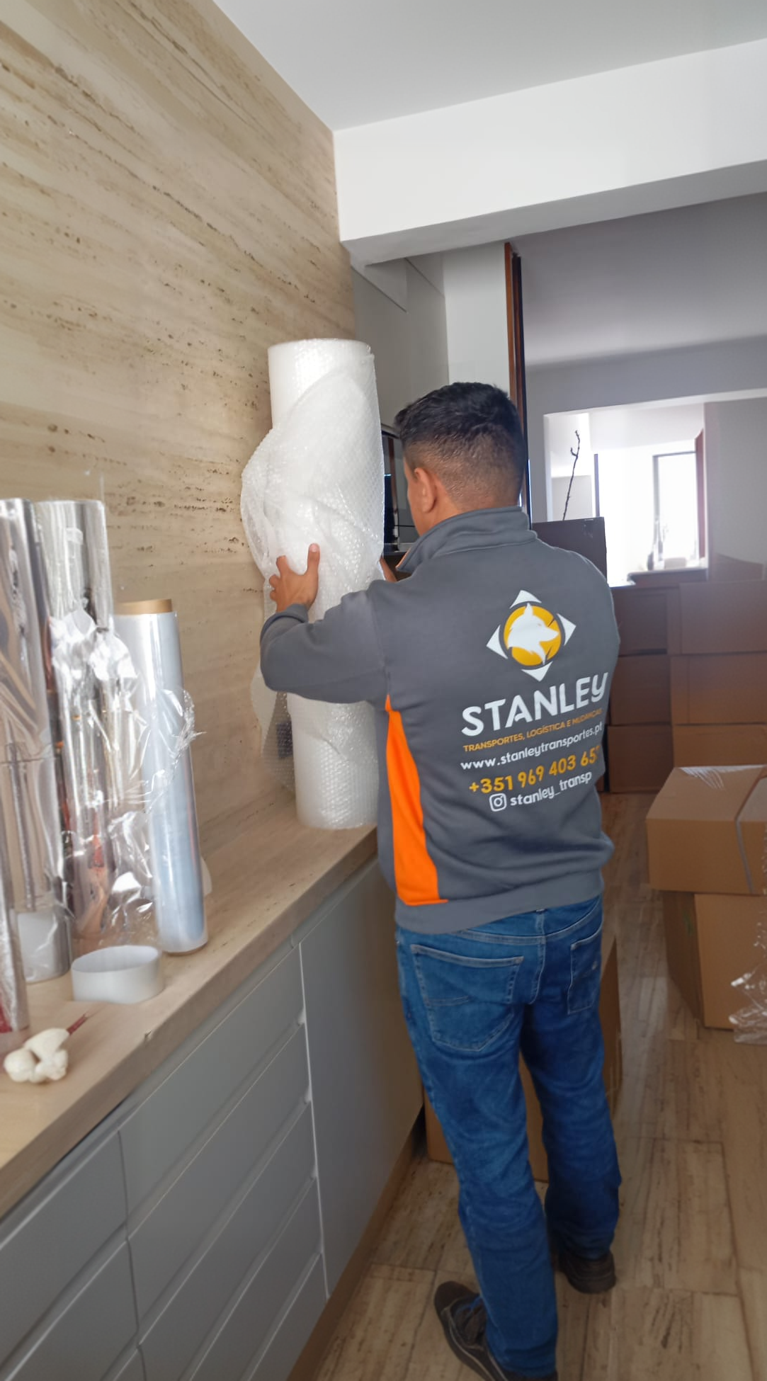 Armazenamento seguro de mobiliário